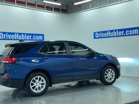 Used 2022 Chevrolet Equinox LS w/ LS Convenience Package FWD image 2