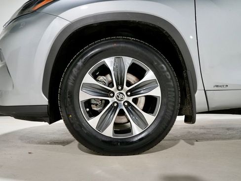 Used 2023 Toyota Highlander XLE image 34