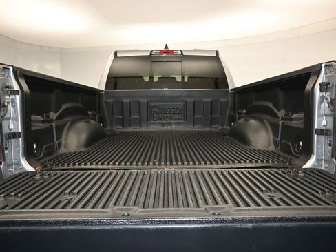 Used 2019 RAM 1500 Laramie AWD/4WD image 23
