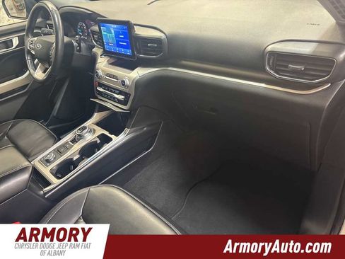 Used 2021 Ford Explorer XLT image 40