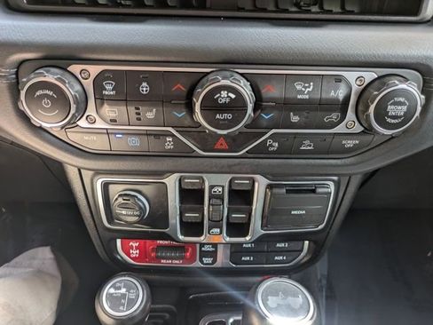 Used 2024 Jeep Wrangler Unlimited Rubicon 4xe AWD/4WD image 30