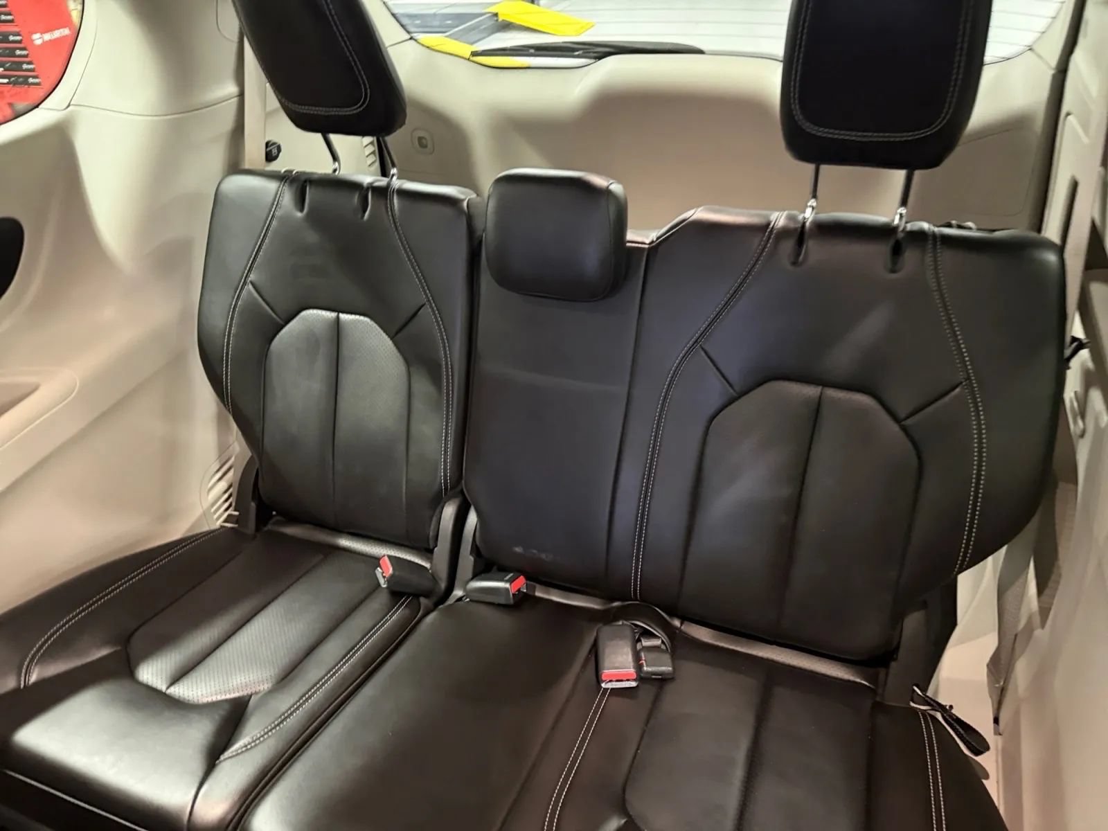 Used 2023 Chrysler Pacifica Touring-L FWD image 18