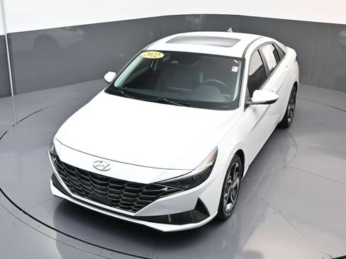 Certified 2022 Hyundai Elantra Limited w/ Cargo Package FWD image 20