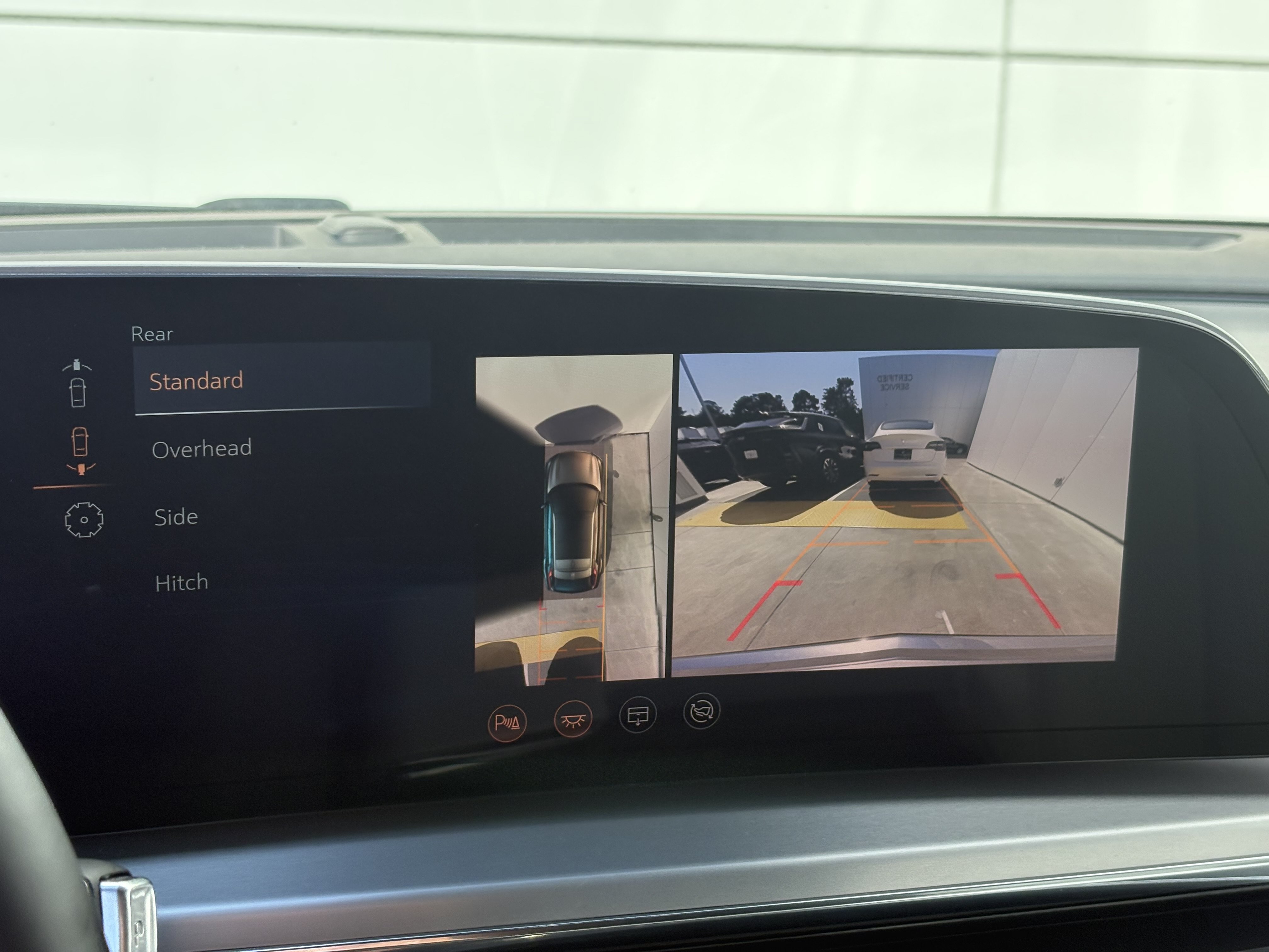 Used 2024 Cadillac Lyriq Luxury AWD/4WD image 23