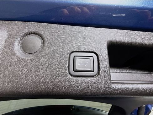 Used 2024 Chevrolet Equinox LT FWD image 42