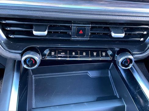 Used 2025 Chevrolet Tahoe LS image 31