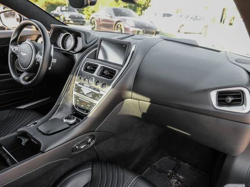 Used 2020 Aston Martin DB11 Coupe image 10