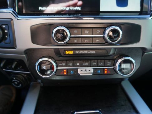 Used 2022 Ford F350 Lariat image 23