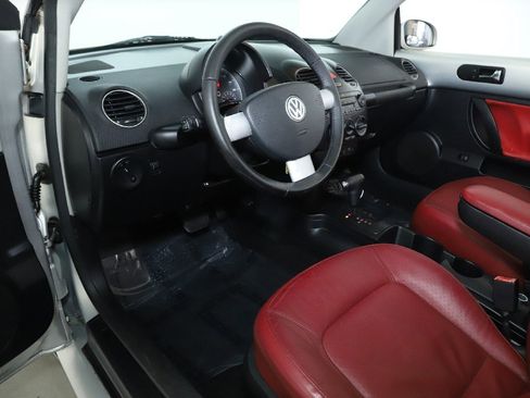 Used 2009 Volkswagen Beetle Blush image 24