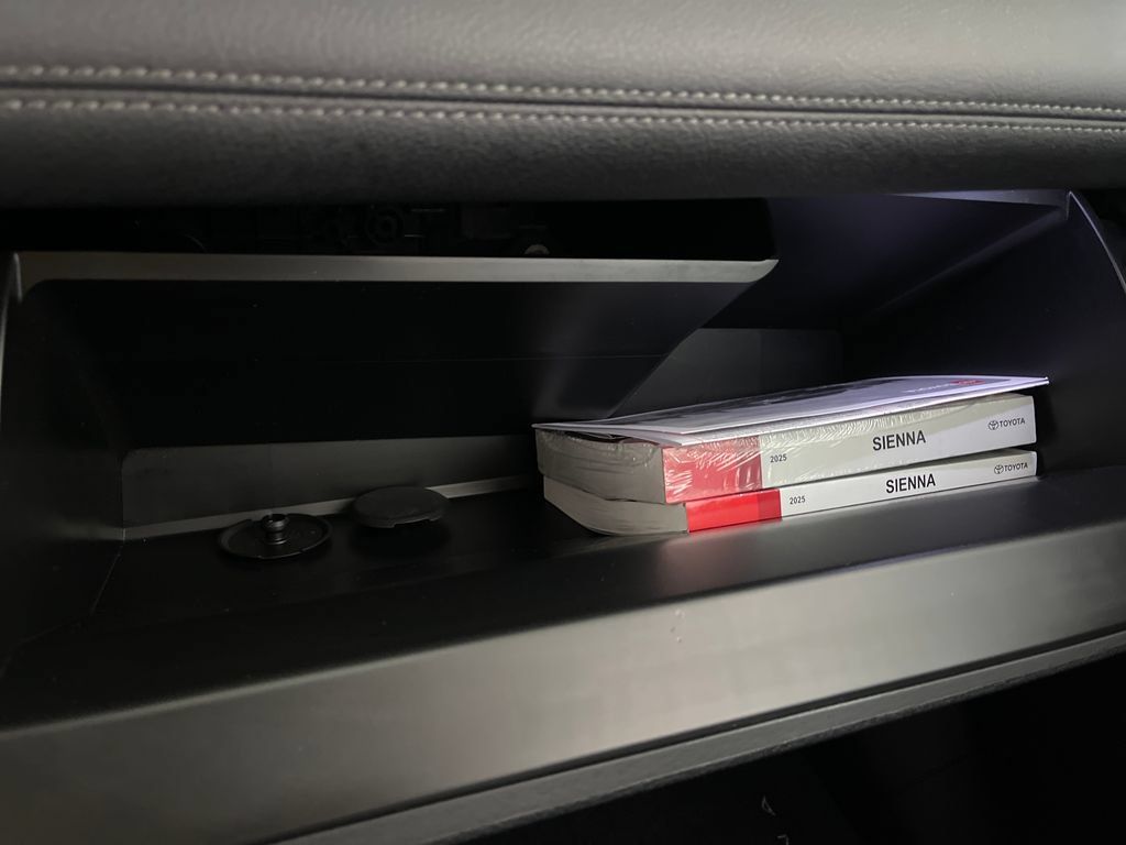 Certified 2025 Toyota Sienna XLE FWD image 25