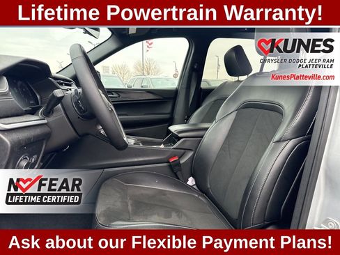 Used 2025 Jeep Grand Cherokee Altitude image 13