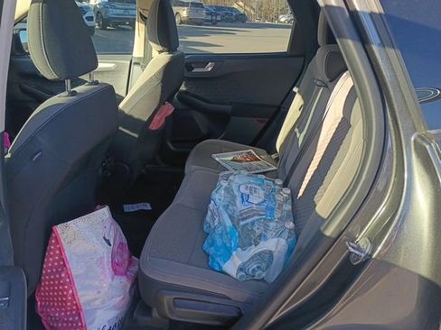 Used 2020 Ford Escape SE image 17