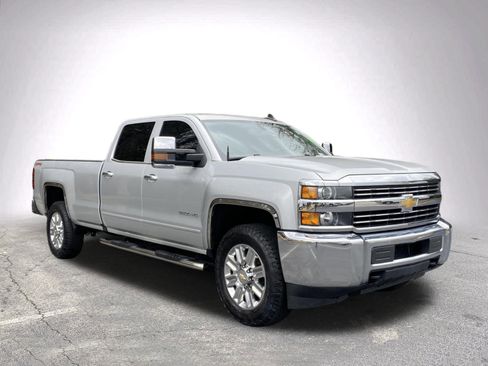 Used 2018 Chevrolet Silverado 3500 LT image 2