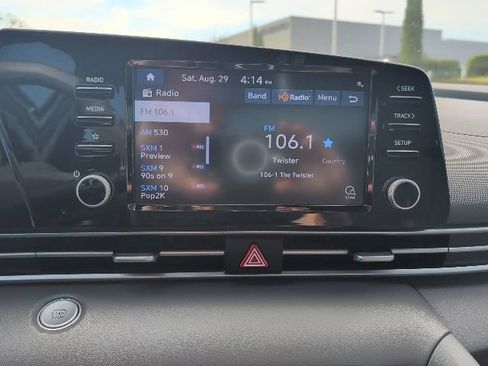 Used 2021 Hyundai Elantra SEL w/ Convenience + Premium Package FWD image 17