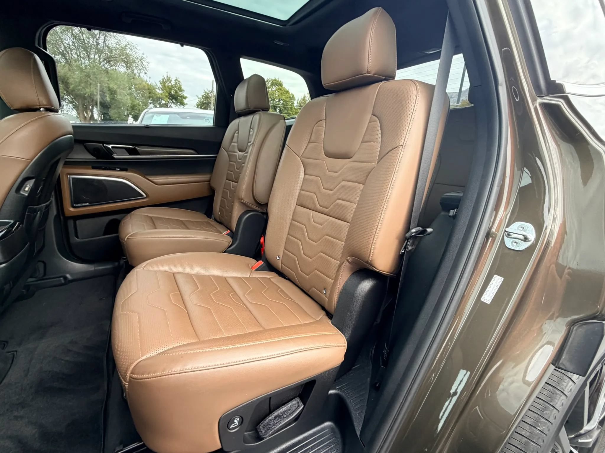 Used 2021 Kia Telluride SX w/ SX Prestige Package AWD/4WD image 22