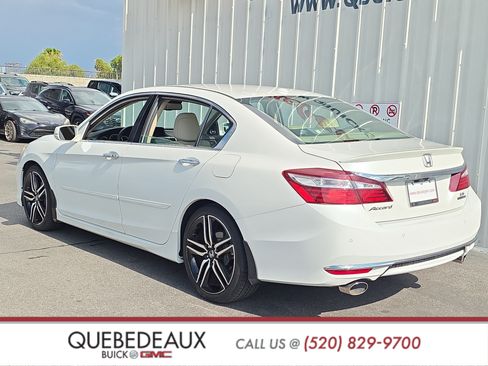Used 2017 Honda Accord Touring image 5