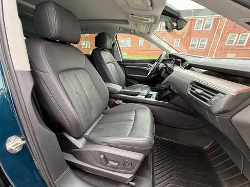 Used 2019 Audi e-tron Premium Plus image 10