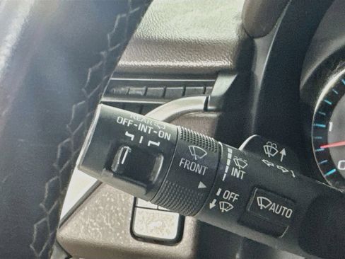 Used 2018 Chevrolet Suburban LT RWD image 14