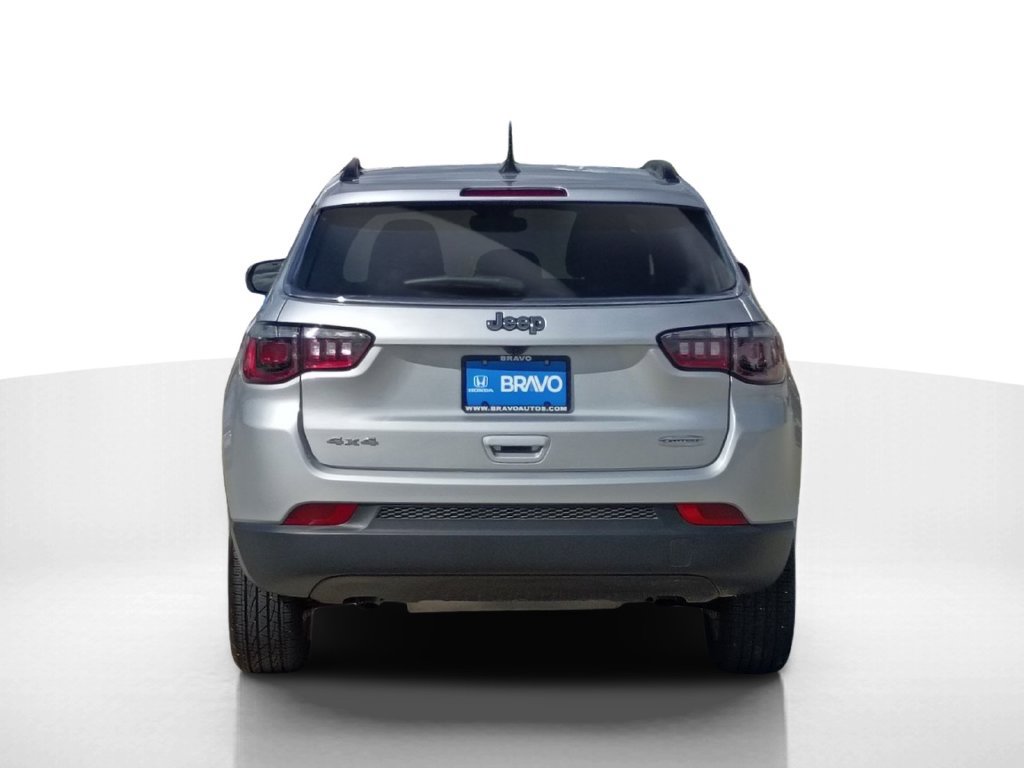 Used 2025 Jeep Compass Latitude AWD/4WD image 7