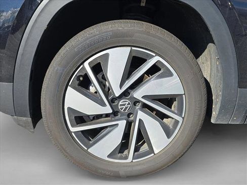 Used 2024 Volkswagen Atlas SE image 24