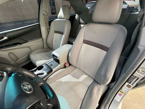 Used 2014 Toyota Camry LE image 13