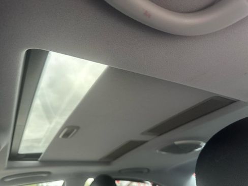 Used 2005 Mercedes-Benz E 320 Sedan image 25