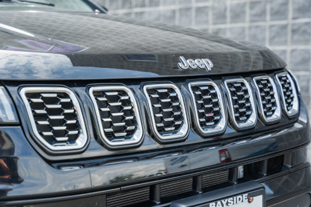 Used 2025 Jeep Compass Limited AWD/4WD image 19