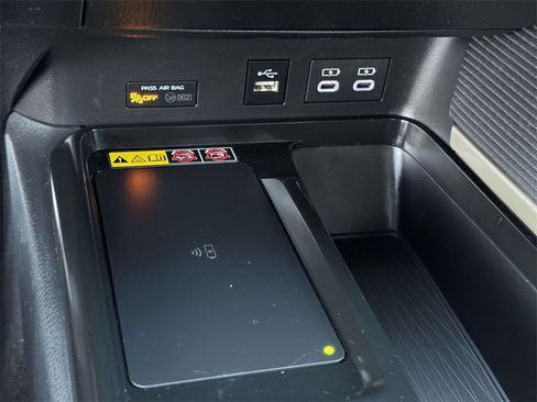 Used 2025 Toyota Camry SE image 9