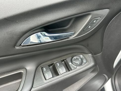 Used 2020 Chevrolet Equinox LT FWD image 12