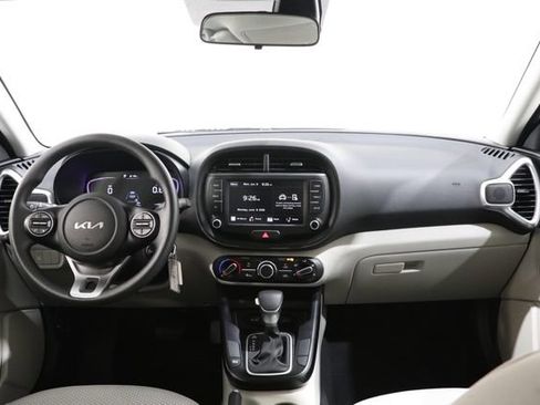 Used 2025 Kia Soul LX w/ LX Technology Package FWD image 14