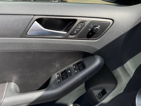 Used 2012 Volkswagen Jetta SE image 19