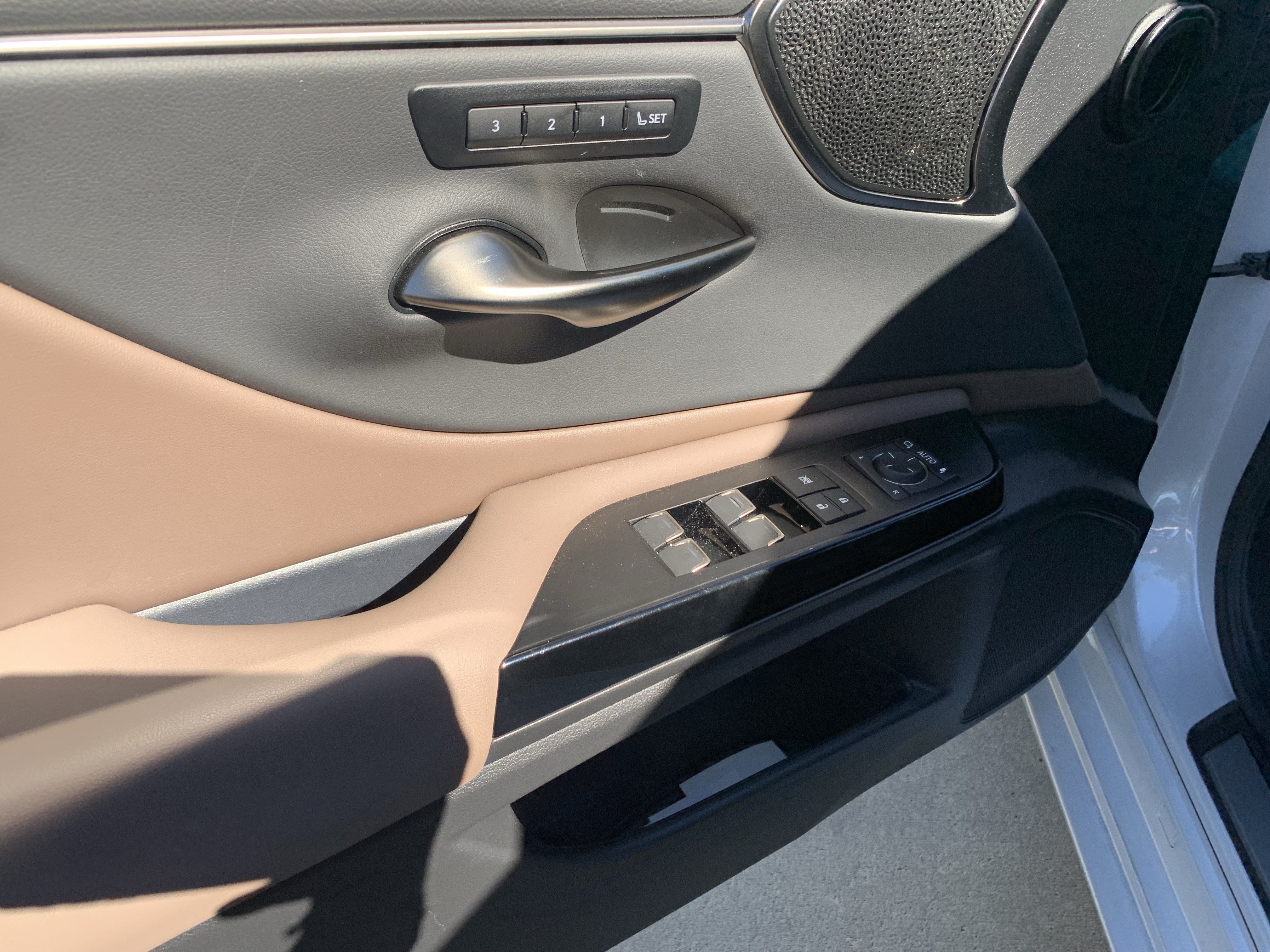 Used 2025 Lexus ES 350 Ultra Luxury FWD image 15