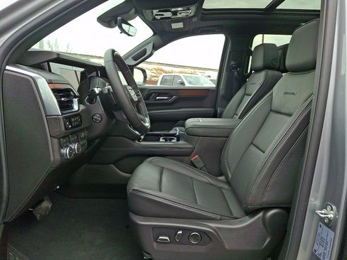 Used 2026 GMC Yukon XL Denali w/ Advanced Technology Package image 14