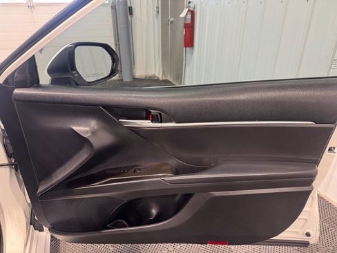 Used 2021 Toyota Camry LE image 14