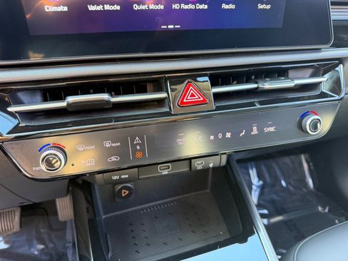 Used 2024 Kia Niro Wind FWD image 25
