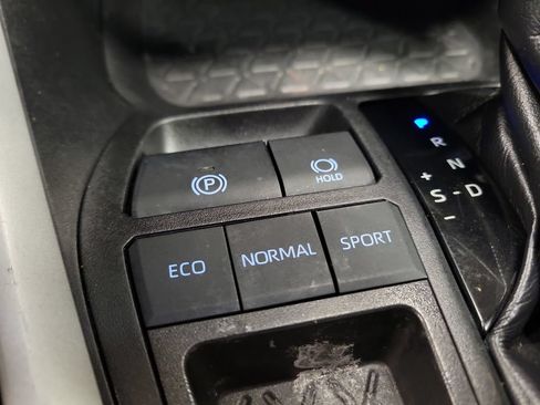 Used 2020 Toyota RAV4 XLE Premium FWD image 19