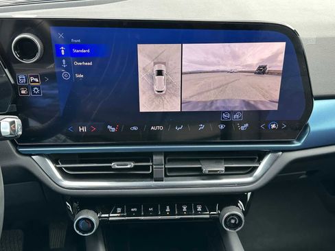 Used 2024 Chevrolet Equinox EV LT image 28