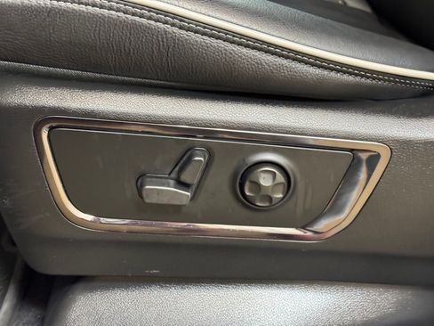 Used 2025 RAM 1500 Limited w/ Body Color Bumper Group image 12