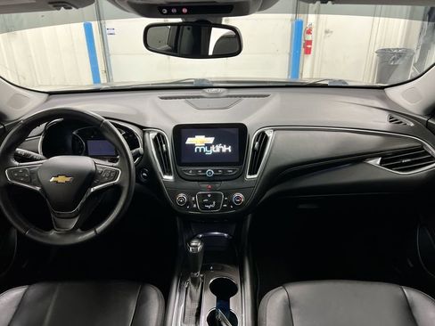 Used 2016 Chevrolet Malibu LT w/ Leather Package FWD image 10