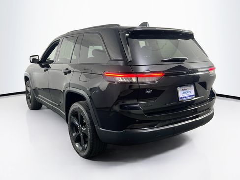 Used 2023 Jeep Grand Cherokee Altitude AWD/4WD image 7