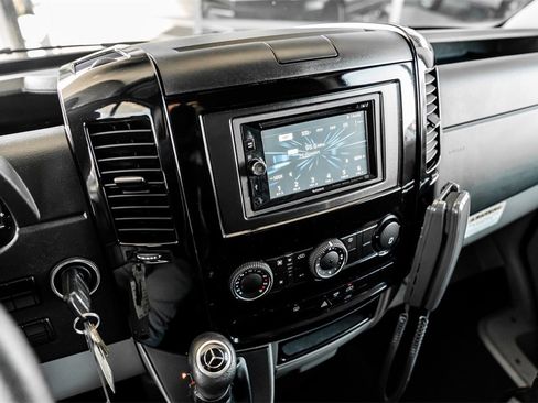 Used 2017 Mercedes-Benz Sprinter 2500 image 25