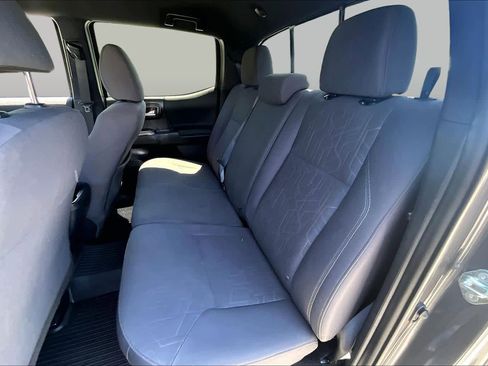 Used 2019 Toyota Tacoma TRD Sport AWD/4WD image 19