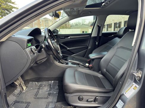 Used 2020 Volkswagen Passat 2.0T R-Line FWD image 18
