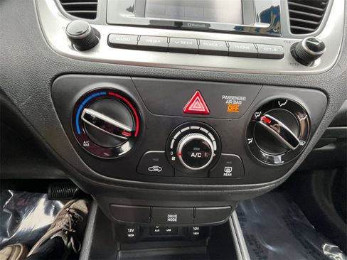 Used 2018 Hyundai Accent SE image 13