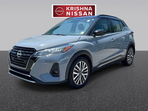 Used 2023 Nissan Kicks SR w/ SR Premium Package FWD image 2