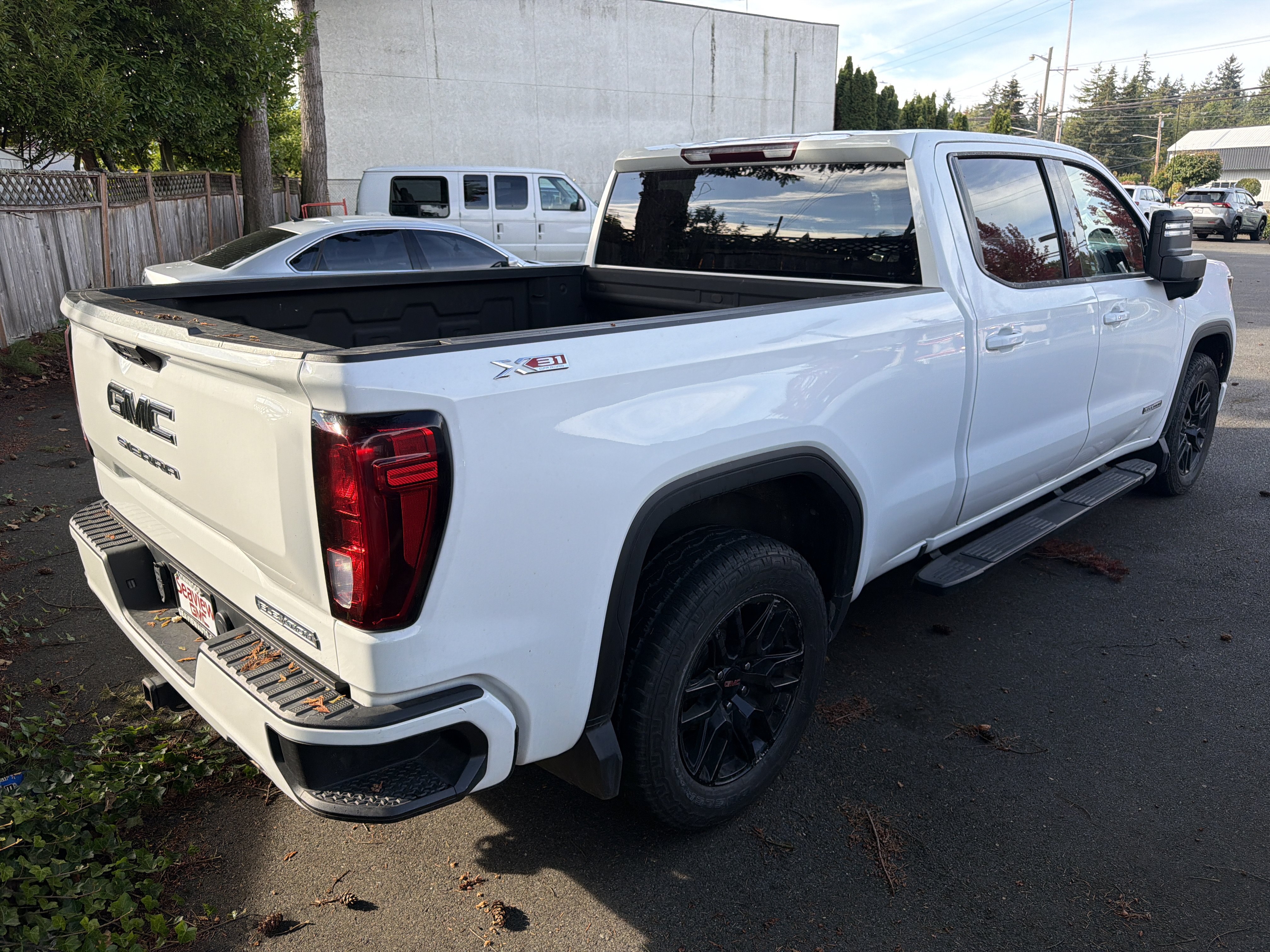 Used 2023 GMC Sierra 1500 Elevation AWD/4WD image 3