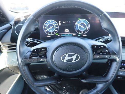 Used 2025 Hyundai Elantra Limited image 20