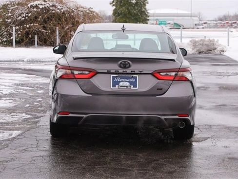 Used 2022 Toyota Camry SE image 6