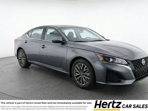 Used 2025 Nissan Altima 2.5 SV image 1