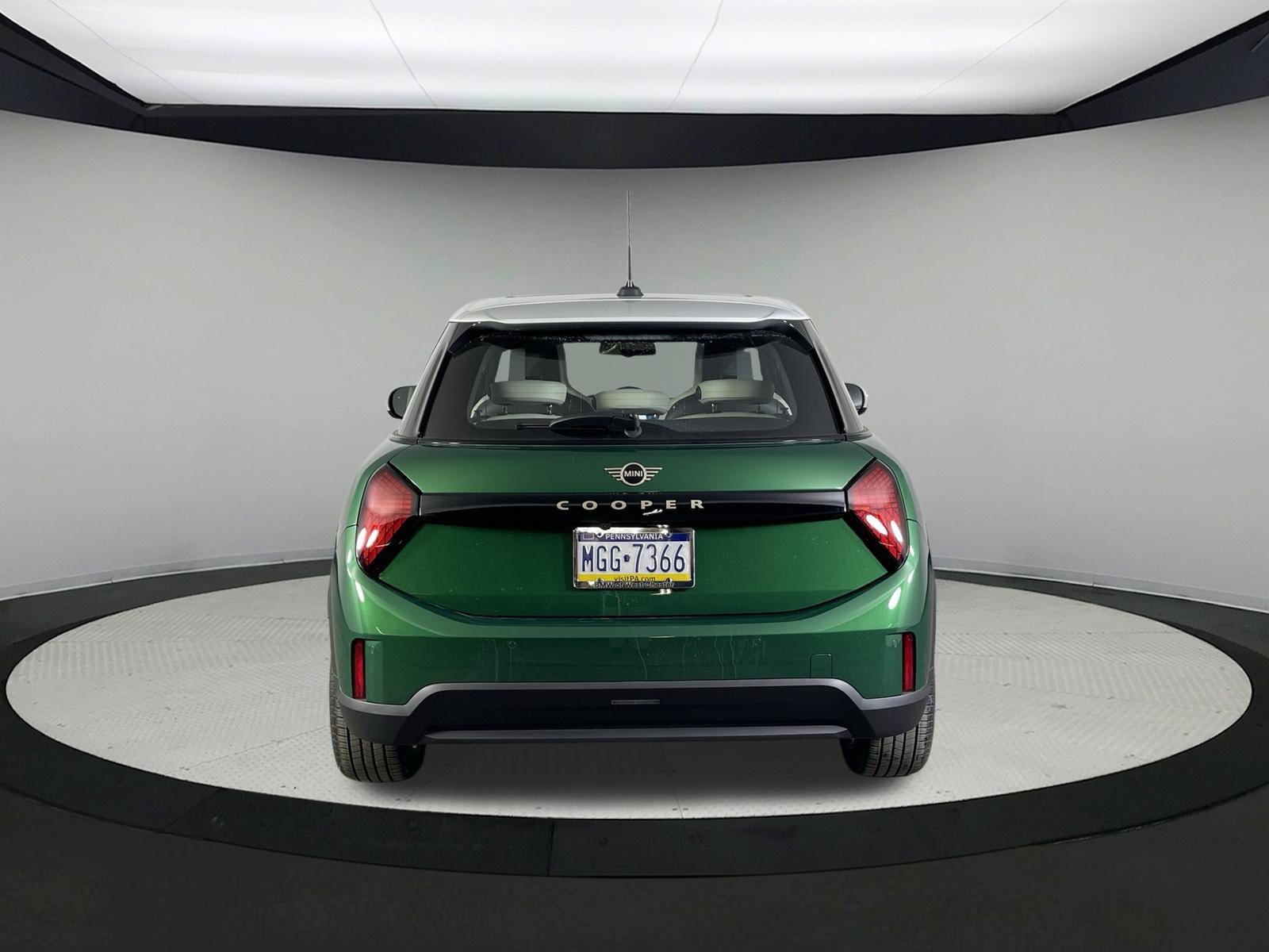Used 2026 MINI Cooper 4-Door Hardtop FWD image 7